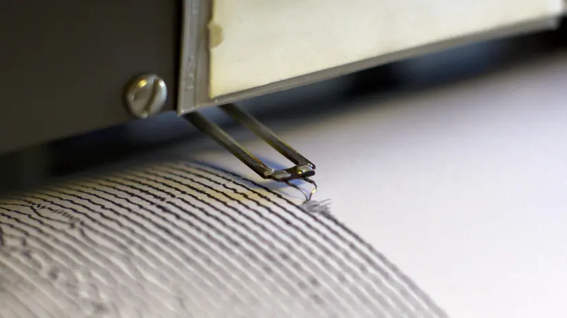 Un vecchio sismografo, ancora in uso, nella sala sismica dell' Istituto Nazionale di Geofisica e Vulcanologia a Roma oggi 10 maggio 2011. ANSA/MASSIMO PERCOSSI