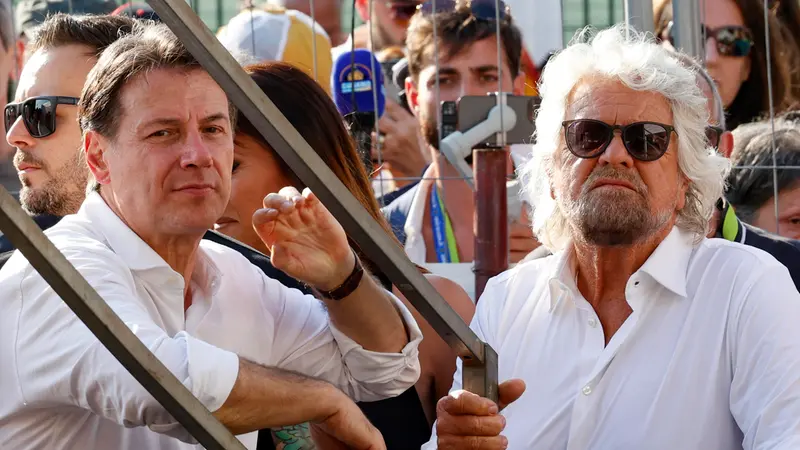 Giuseppe Conte e Beppe Grillo - Foto Ansa © www.giornaledibrescia.it