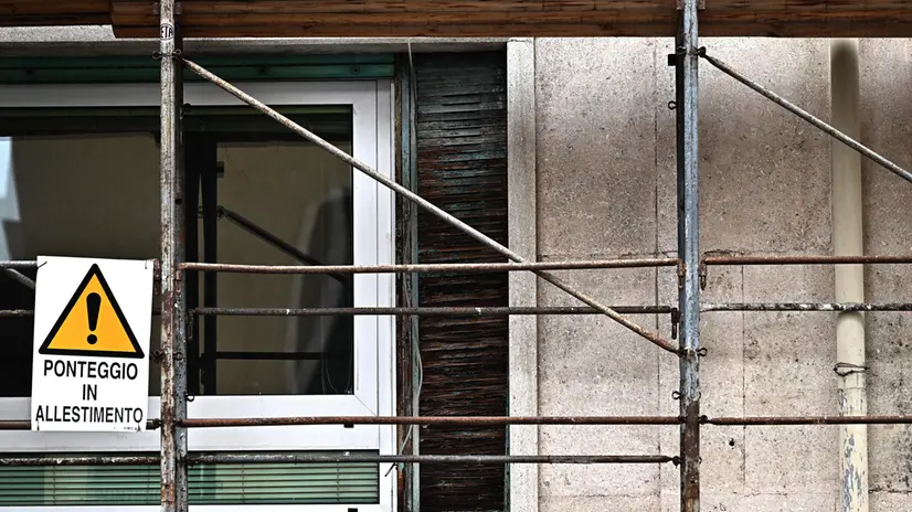 Ponteggi su palazzi per la ristrutturazione delle facciate. Genova, 02 febbraio 2023 ANSA/LUCA ZENNARO