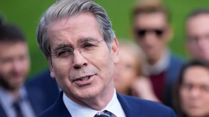 epa12474071 United States Secretary of the Treasury Scott Bessent speaks to reporters outside the West Wing of the White House in Washington, DC, USA, 22 October 2025. Bessent announced a 'substantial pickup' in sanctions on Russia. EPA/AARON SCHWARTZ / POOL