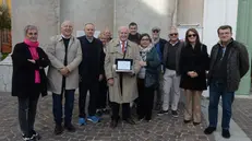 La consegna del premio a Vito Ronchi - © www.giornaledibrescia.it