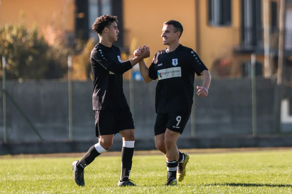Seconda categoria, gli scatti di Real Leno-Azzurra Calvina