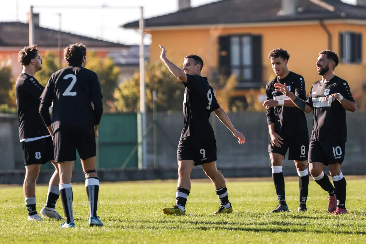 Seconda categoria, gli scatti di Real Leno-Azzurra Calvina