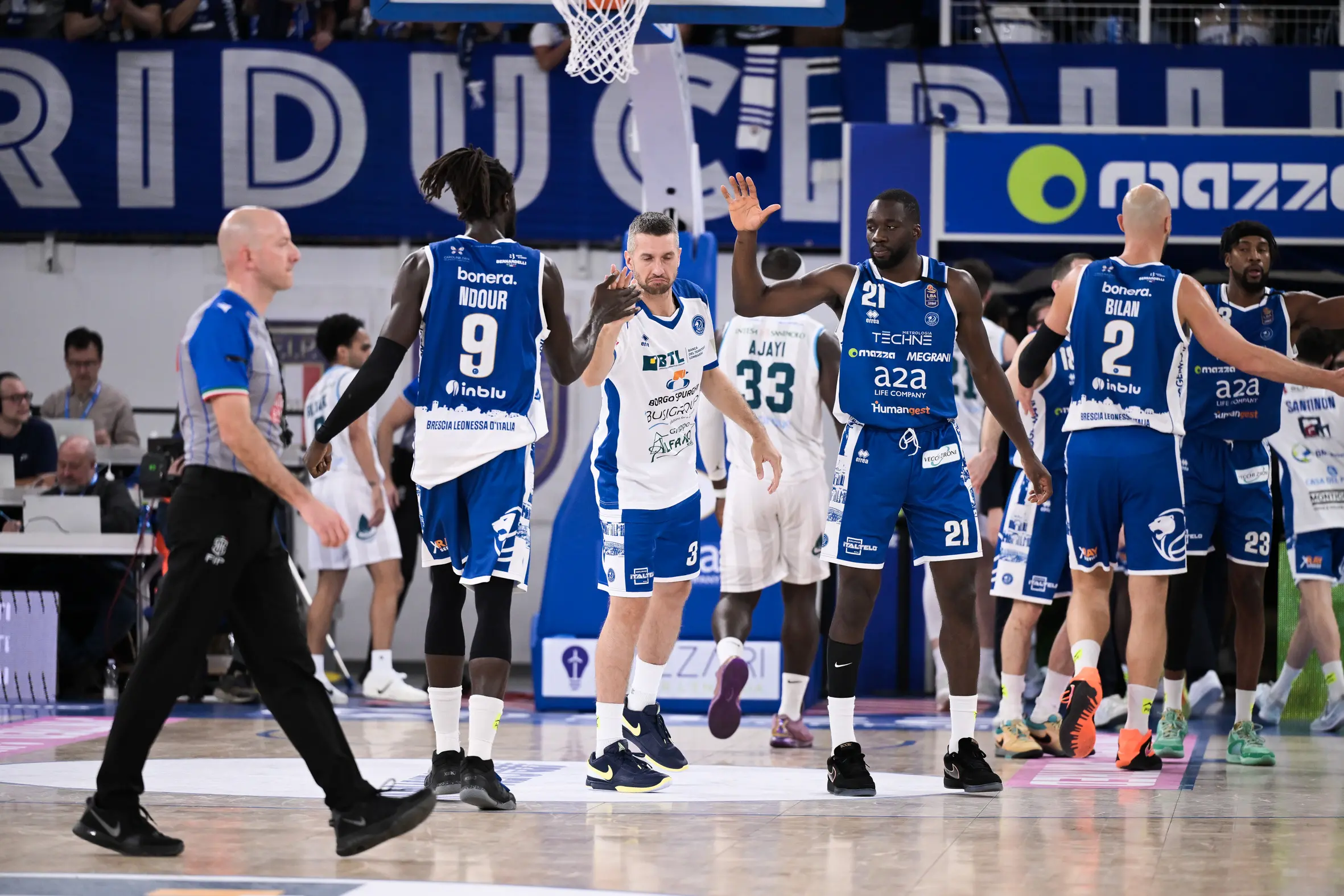 Basket, gli scatti di Germani-Cantù