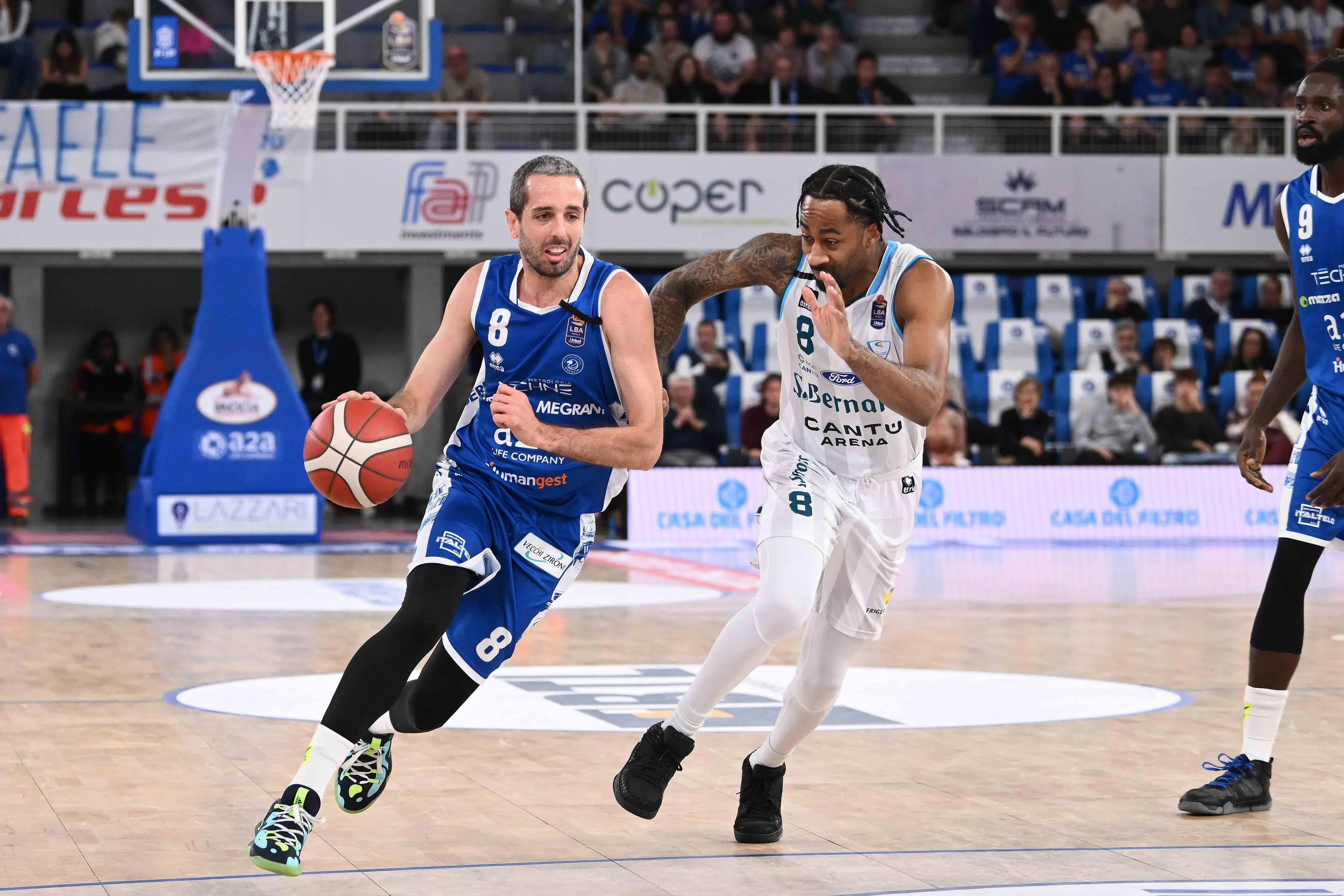 Basket, gli scatti di Germani-Cantù