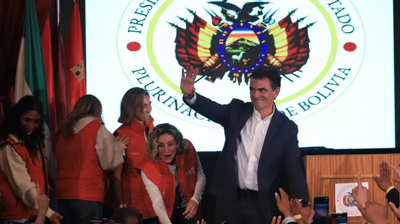 Rodrigo Paz Pereira festeggia la vittoria elettorale - Foto Ansa © www.giornaledibrescia.it