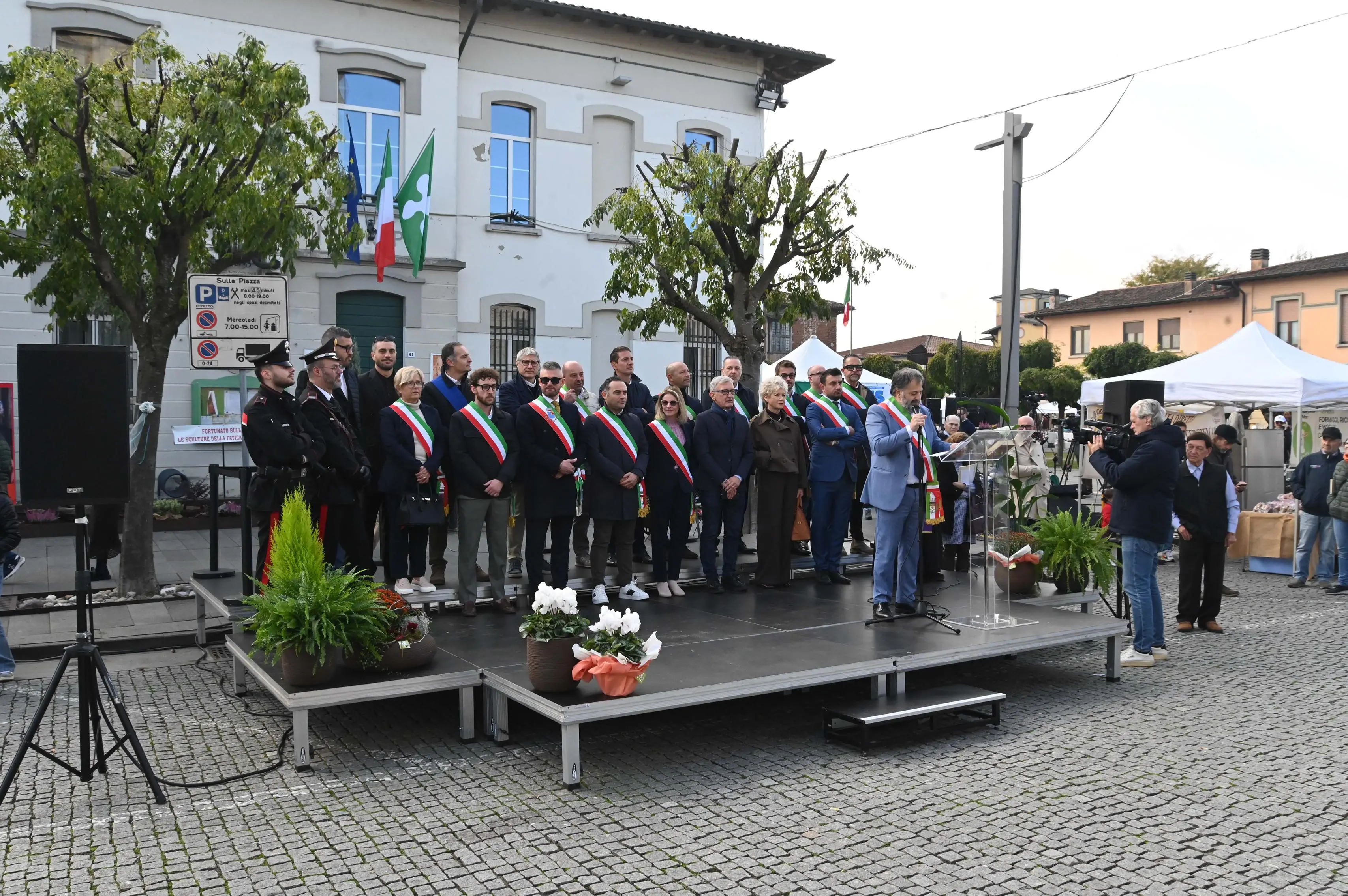 DELLO IN PIAZZA CON NOI  REDAZIONE PROVINCIA 26-10-2025  GABRIELE STRADA NEW EDEN GROUP