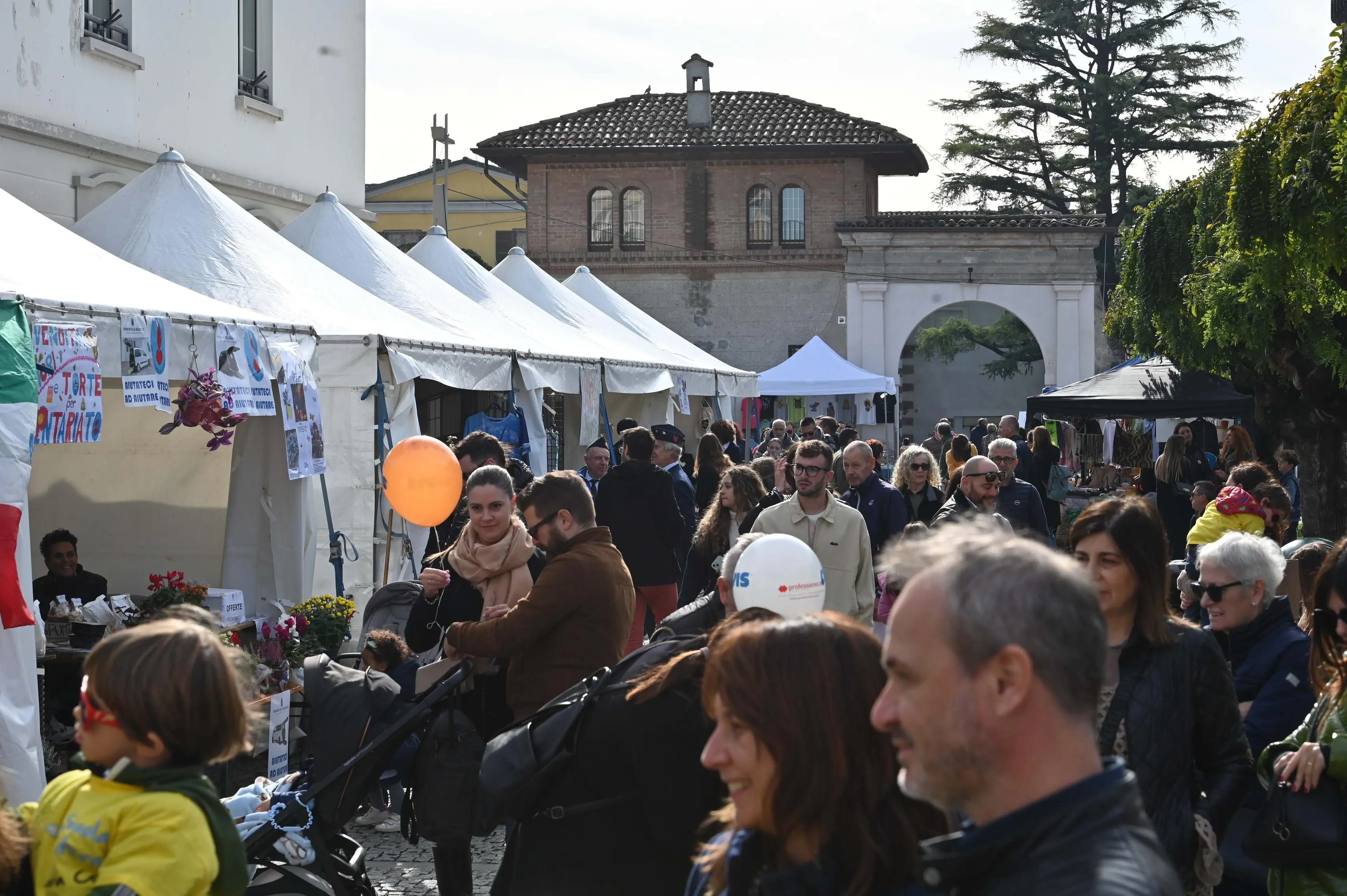 DELLO IN PIAZZA CON NOI  REDAZIONE PROVINCIA 26-10-2025  GABRIELE STRADA NEW EDEN GROUP