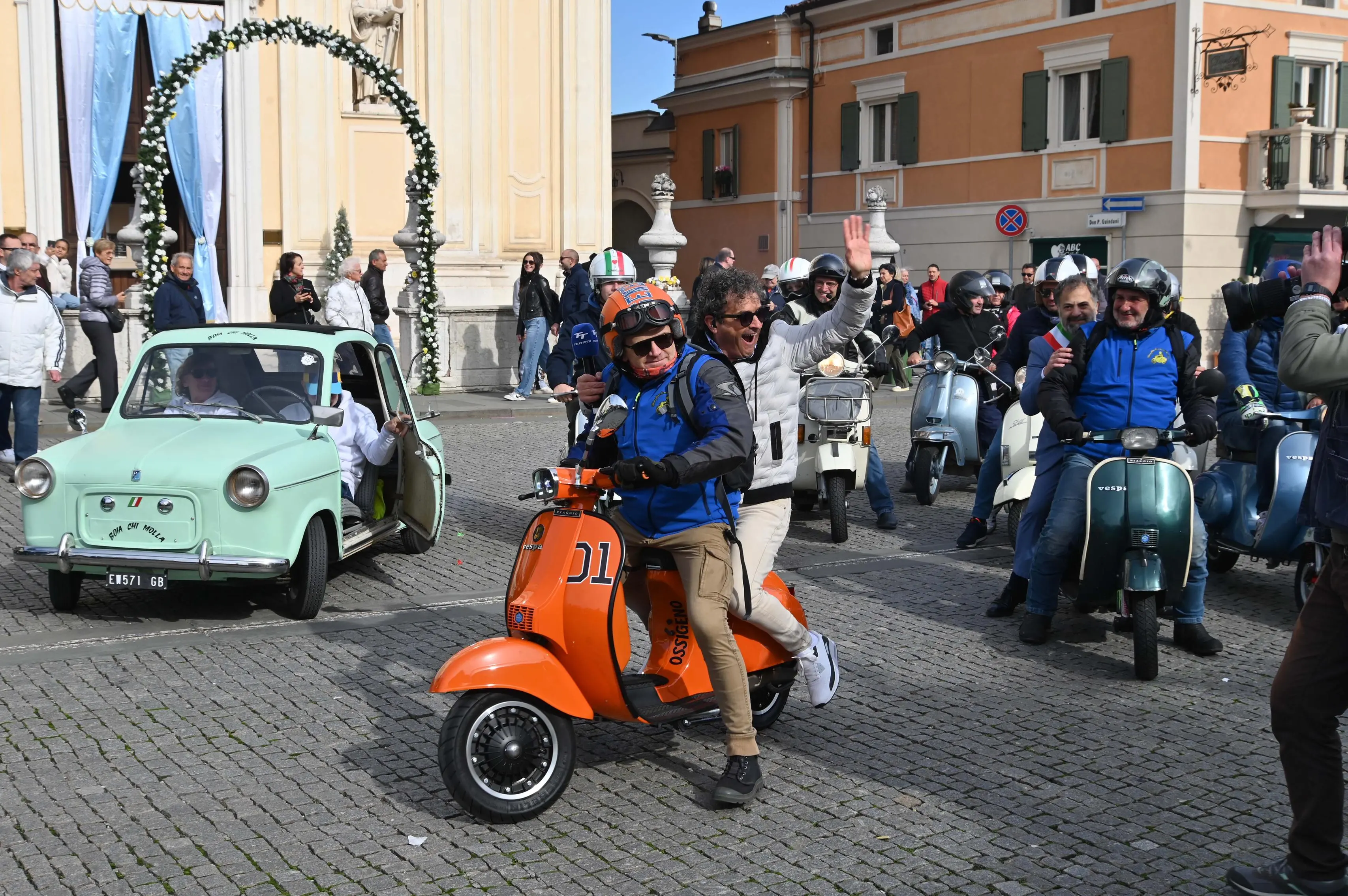 DELLO IN PIAZZA CON NOI  REDAZIONE PROVINCIA 26-10-2025  GABRIELE STRADA NEW EDEN GROUP