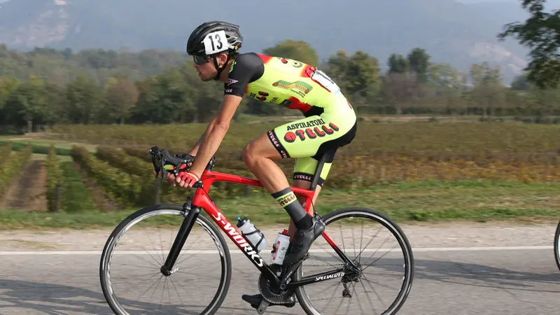 Un ciclista della Aspiratori Otelli - © www.giornaledibrescia.it