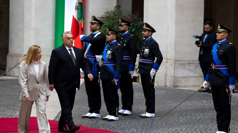 epa12486107 Italian Prime Minister Giorgia Meloni (L) welcomes Hungarian Prime Minister Viktor Orban (2-L) during an official ceremony at the Chigi palace in Rome, Italy, 27 October 2025. EPA/MASSIMO PERCOSSI