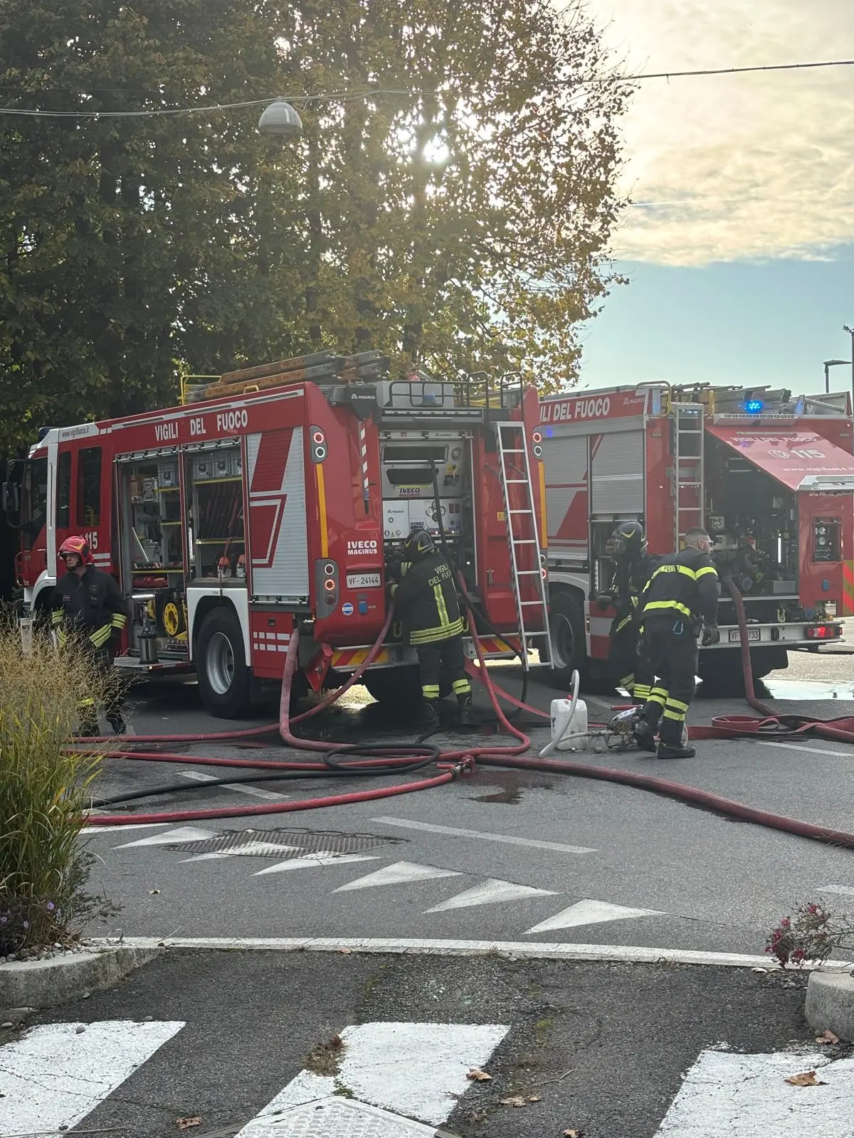 Le immagini del rogo sul pullman a Castrezzato
