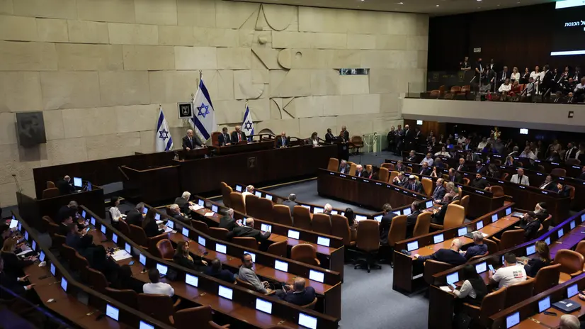 epa12467730 Israeli Prime Minister Benjamin Netanyahu (C) delivers a speech at the opening of the winter session of the Israeli parliament, Knesset, in Jerusalem, 20 October 2025. EPA/ABIR SULTAN