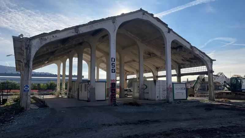 Un capannone vuoto alla Papa - © www.giornaledibrescia.it