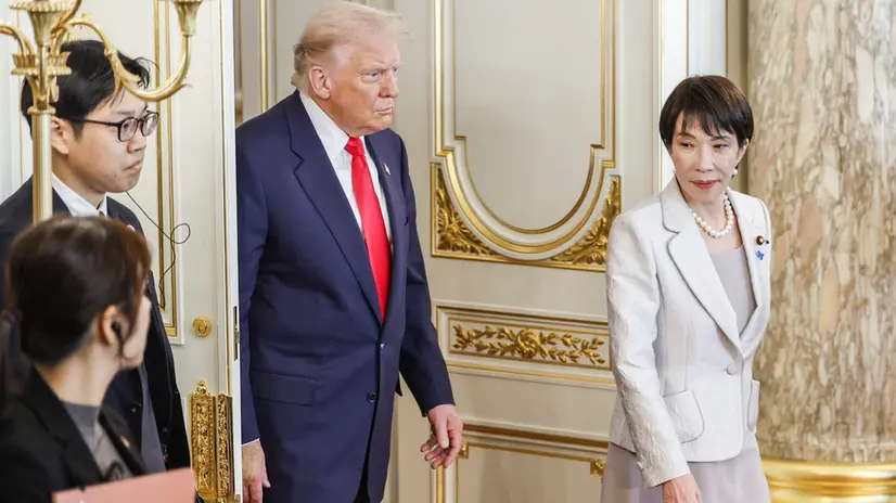 epa12486855 US President Donald Trump (C) and Japan's Prime Minister Sanae Takaichi (R) arrive for the Japan-US summit meeting at Akasaka Palace State Guest House in Tokyo, Japan, 28 October 2025. US President Trump is on a three-day visit from 27 to 29 October to reaffirm the Japan–US alliance and economic talks. EPA/FRANCK ROBICHON / POOL POOL PHOTO