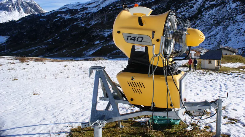 Un cannone sparaneve, foto d'archivio