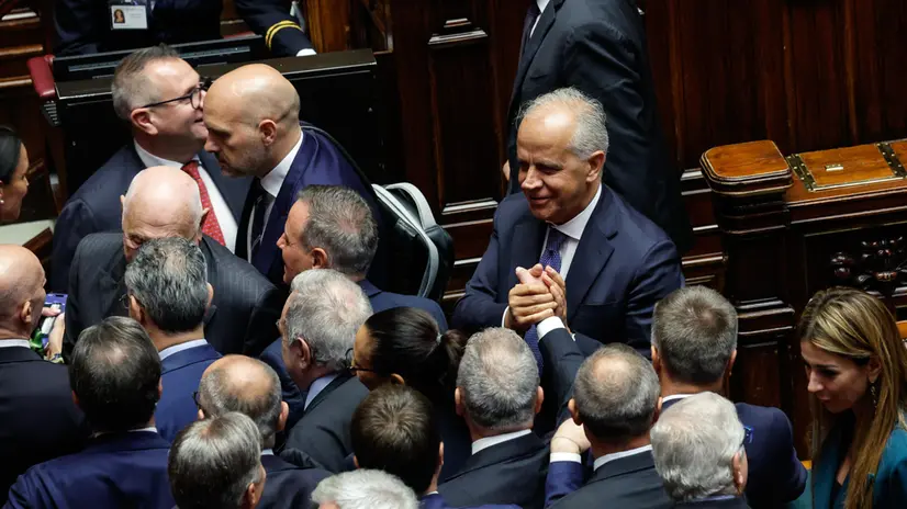 Il ministro dell'Interno Matteo Piantedosi alla Camera durante l’esame della relazione della Giunta per le autorizzazioni sulla domanda di autorizzazione a procedere in giudizio nei confronti di Carlo Nordio, Matteo Piantedosi e Alfredo Mantovano, Roma, 9 Ottobre 2025. ANSA/GIUSEPPE LAMI