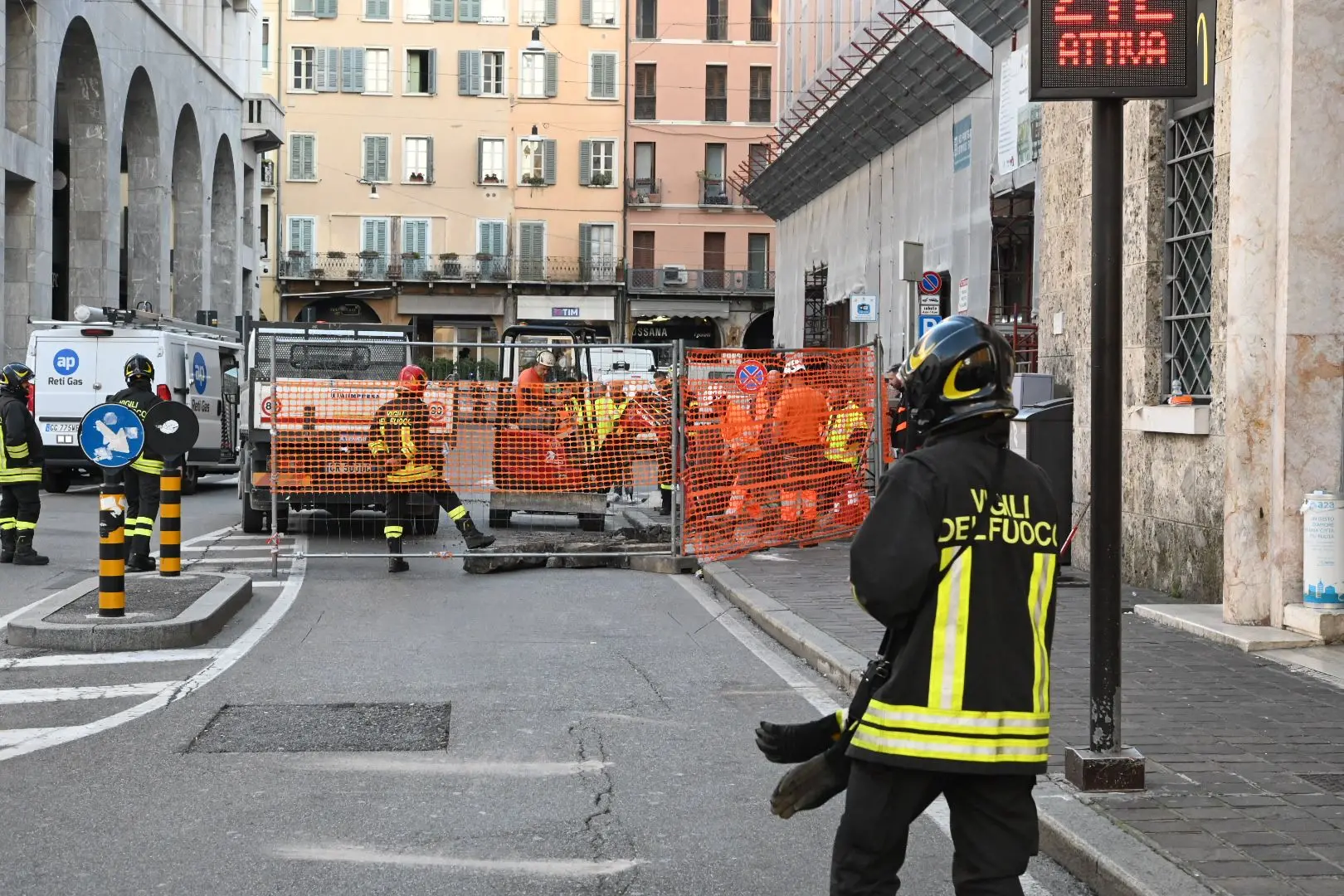 L'intervento per la fuga di gas in piazza Vittoria
