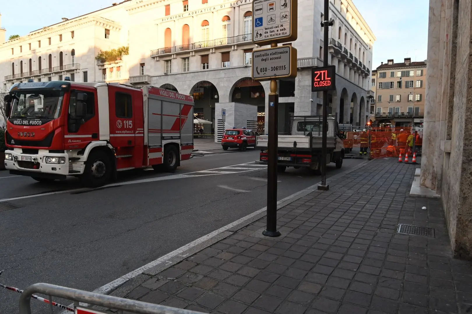L'intervento per la fuga di gas in piazza Vittoria