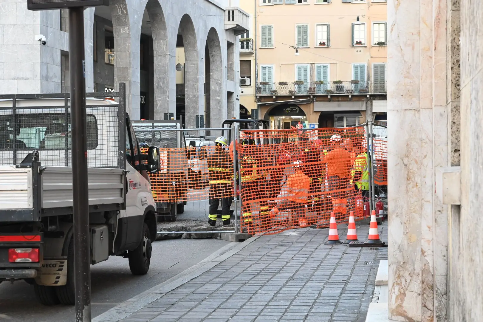 L'intervento per la fuga di gas in piazza Vittoria