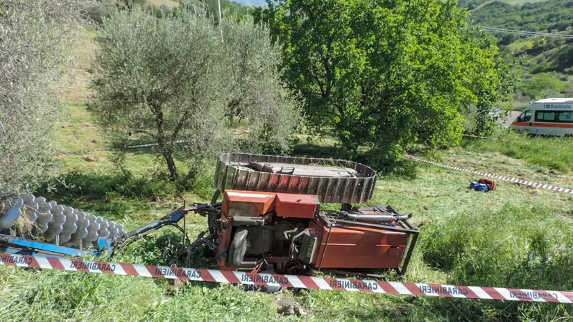 Un uomo di 49 anni, Armando Rocco Mita, è morto stamattina in un incidente sul lavoro avvenuto nelle campagne di San Mauro Forte (Matera), in contrada "Salice". San Mauro Forte (Matera), 18 maggio 2021. ANSA/TONY VECE.