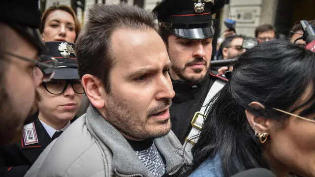 Andrea Sempio esce dalla caserma dei Carabinieri - Foto Ansa © www.giornaledibrescia.it