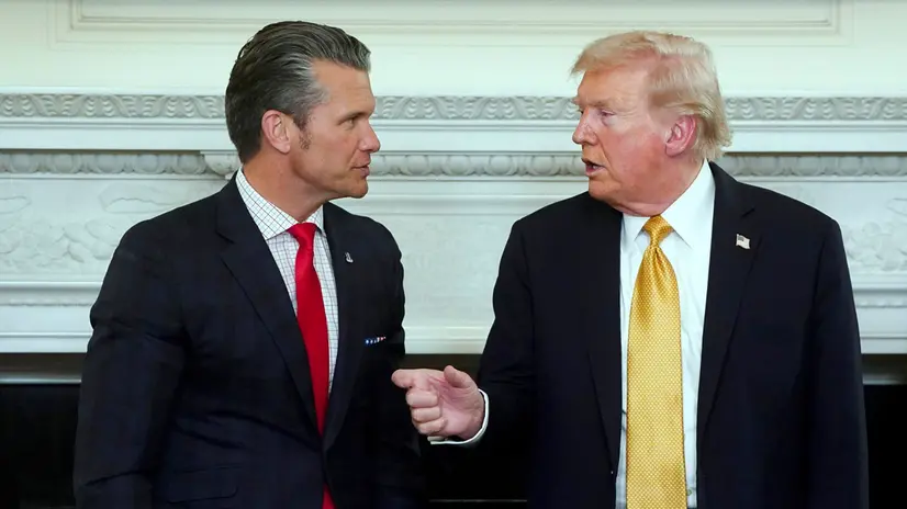 Il segretario della Difesa Hegseth e Trump - Foto Ansa © www.giornaledibrescia.it