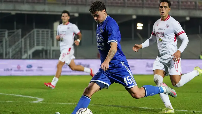 Il gol di Valente - Foto New Reporter Perteghella © www.giornaledibrescia.it