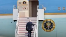 epa12488952 US President Donald Trump boards Air Force One for his departure to South Korea, at Haneda Airport in Tokyo, Japan, 29 October 2025. EPA/Kim Kyung-Hoon / POOL