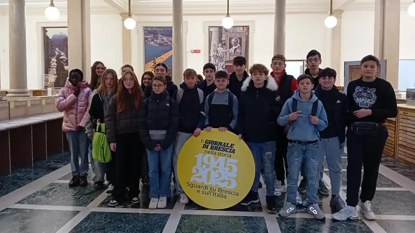 La 3E della scuola media di Nave in visita alla mostra del GdB