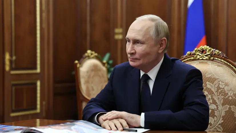 epa12487552 Russian President Vladimir Putin meets with Governor of the Yamalo-Nenets Autonomous Okrug Dmitry Artyukhov in Moscow, Russia 28 October 2025. EPA/ALEXANDER KAZAKOV/KREMLIN POOL / POOL MANDATORY CREDIT