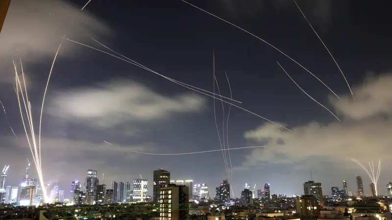 L'Iron Dome nel cielo di Tel Aviv - Foto Ansa © www.giornaledibrescia.it