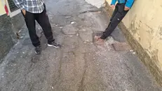 Una buca in una delle vie - © www.giornaledibrescia.it