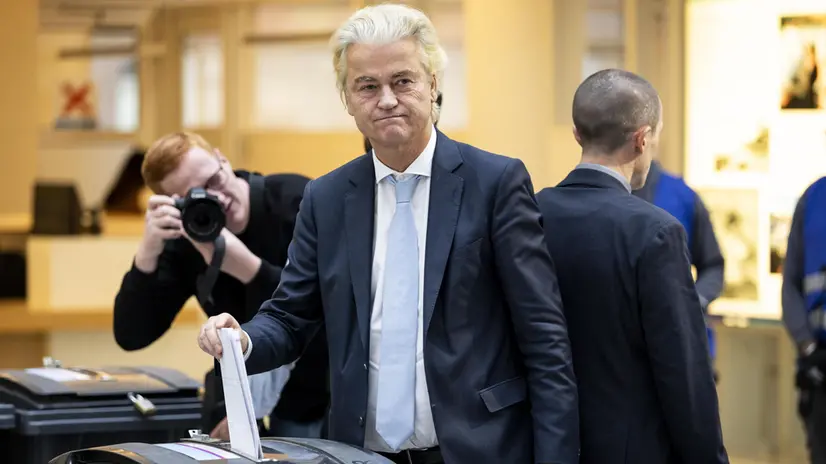 epa12489543 Party for Freedom (PVV) leader Geert Wilders casts his vote for the House of Representatives elections at City Hall in The Hague, Netherlands, 29 October 2025. EPA/KOEN VAN WEEL
