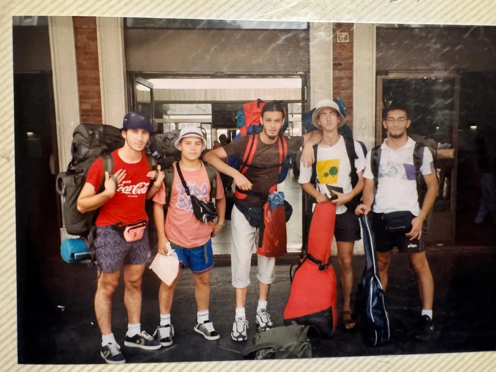 I cinque bresciani durante il loro Interrail del 1999