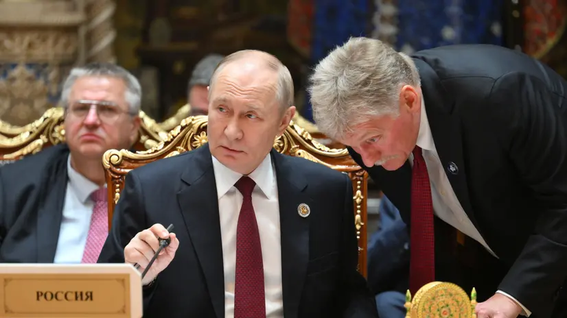 epa12444111 Russian President Vladimir Putin (L) speaks to Kremlin spokesman Dmitry Peskov during an expanded format meeting of the Commonwealth of Independent States (CIS) Council of Heads of State at the Palace of the Nation in Dushanbe, Tajikistan, 10 October 2025. EPA/GRIGORY SYSOEV /SPUTNIK/KREMLIN POOL MANDATORY CREDIT