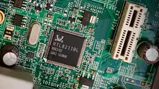 Un microchip prodotto a Taiwan - Foto Ansa © www.giornaledibrescia.it