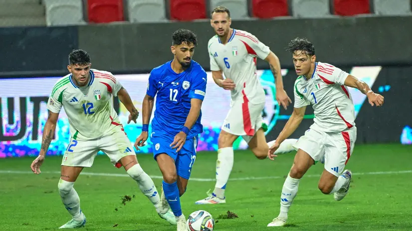 epa11595172 Roy Revivo (2ND L) of Israel and Roul Bellanova (L), Federico Gatti (2ND R) and Samuel Ricci (R) of Italy in action during the UEFA Nations League group A soccer match between Israel and Italy in Bozsik Arena in Budapest, Hungary, 09 September 2024. EPA/Tibor Illyes HUNGARY OUT