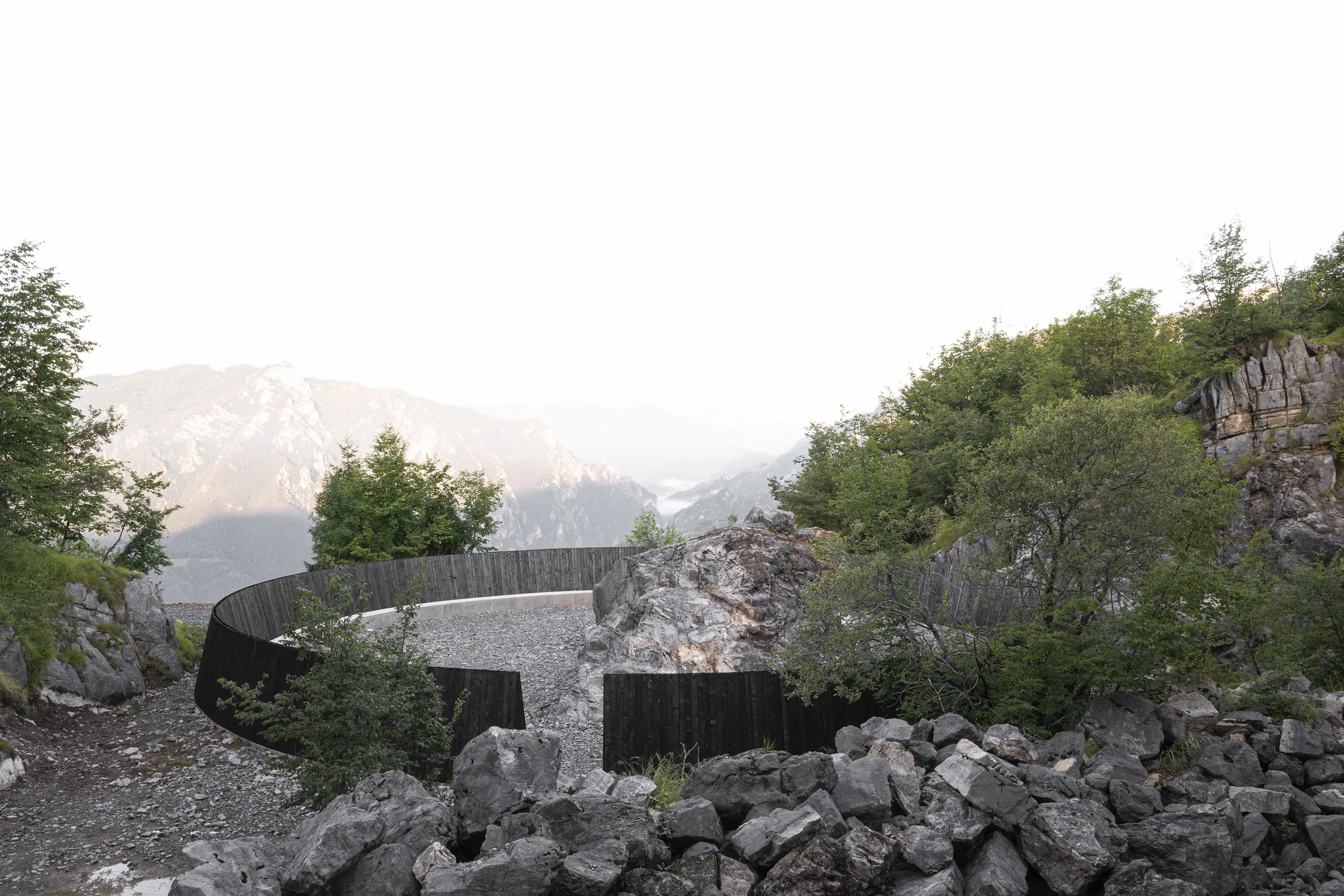 Echo of the mountain, progetto di Associates Architecture