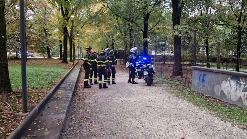 Polizia Locale e Vigili del fuoco sul posto - © www.giornaledibrescia.it