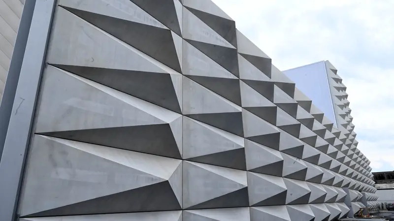 L'esterno del Borsoni - Foto New Reporter Favretto © www.giornaledibrescia.it