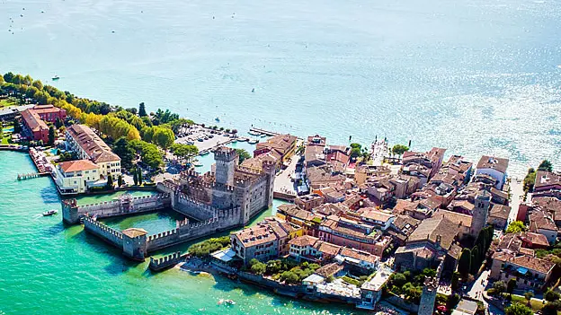 Una veduta di Sirmione - Foto © www.sirmioneitaly.com