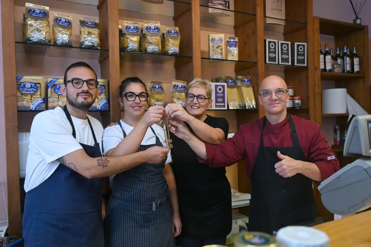 Cambio di proprietà per la Gastronomia di via Cattaneo