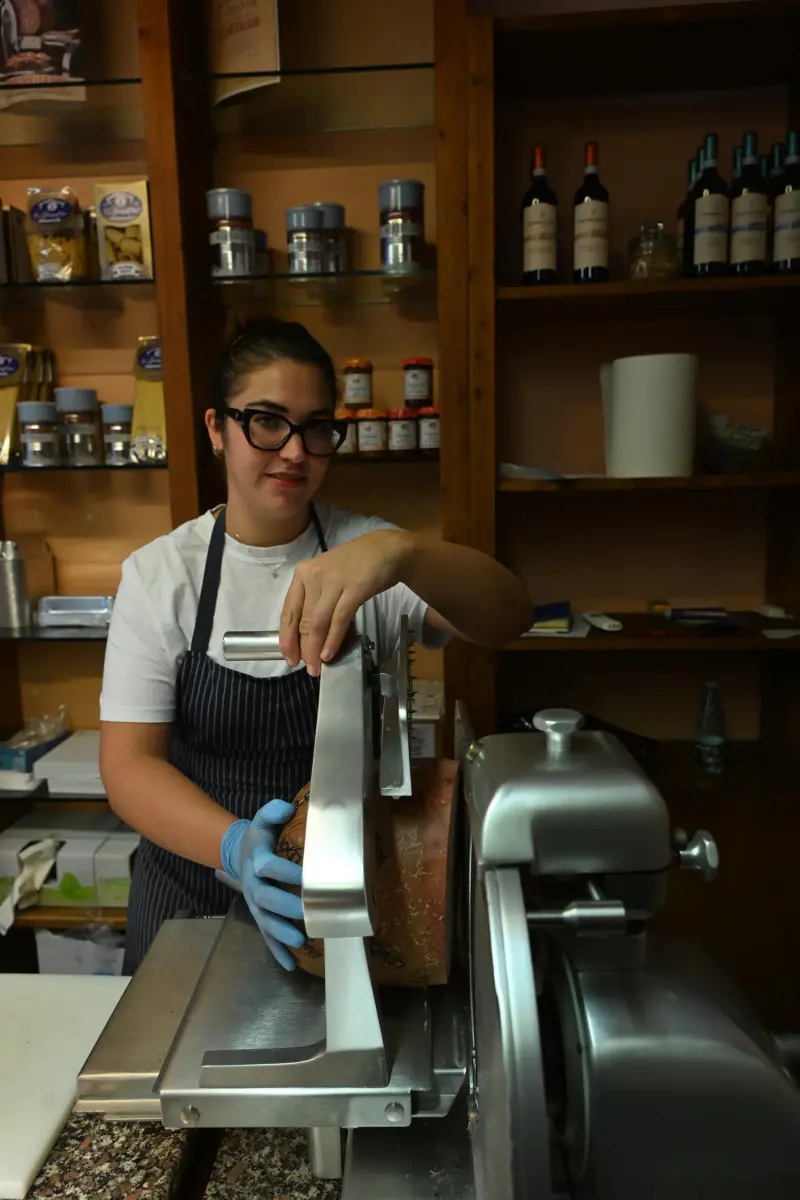 Cambio di proprietà per la Gastronomia di via Cattaneo