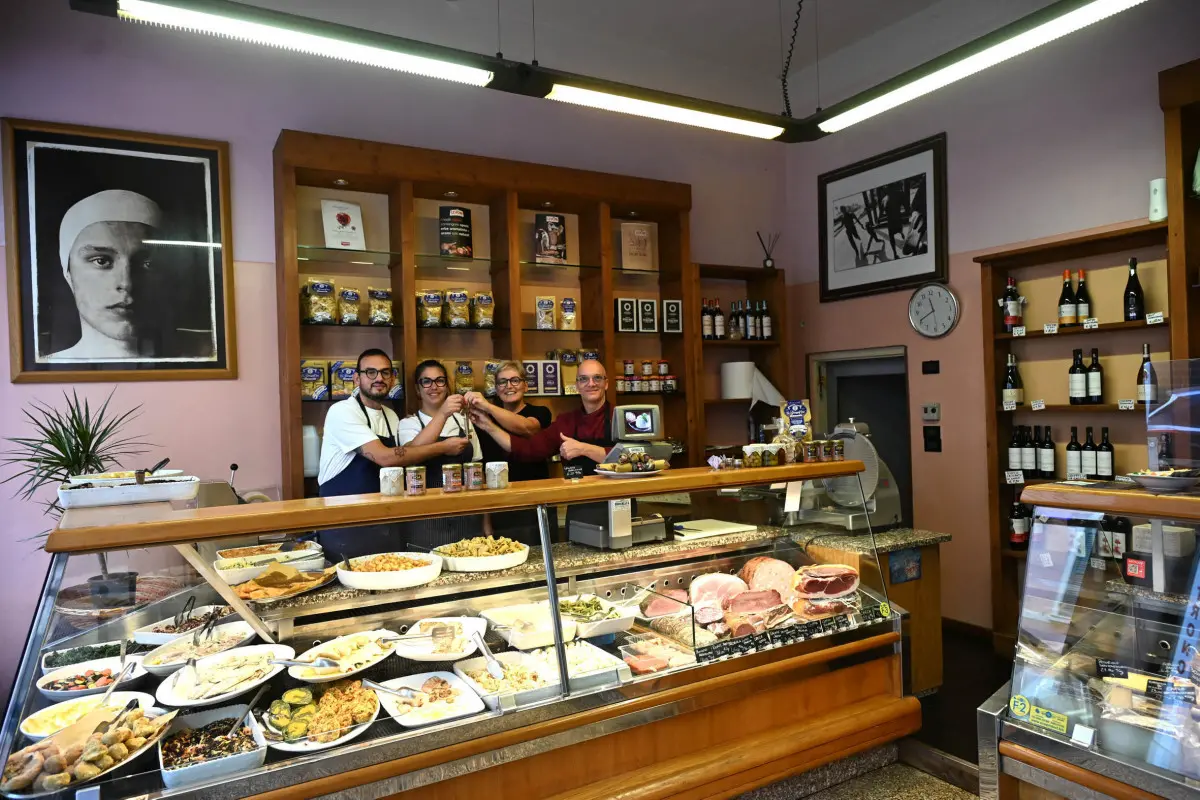 Cambio di proprietà per la Gastronomia di via Cattaneo