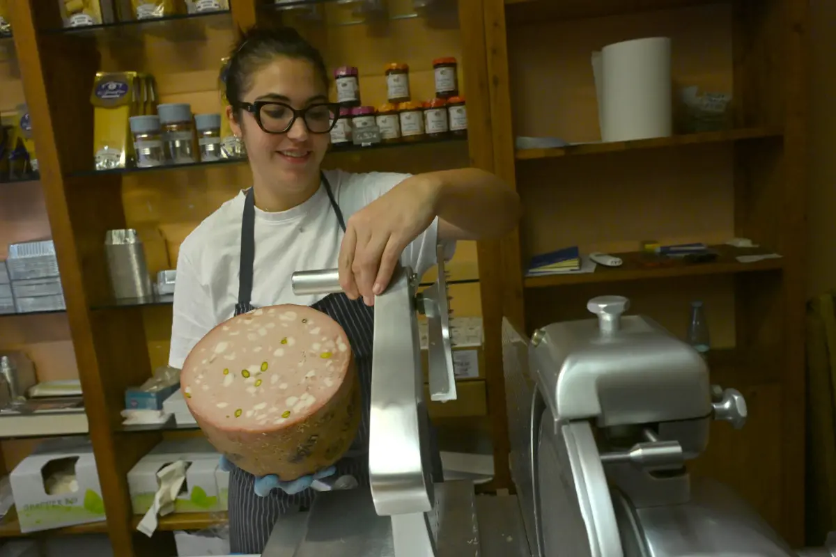 Cambio di proprietà per la Gastronomia di via Cattaneo