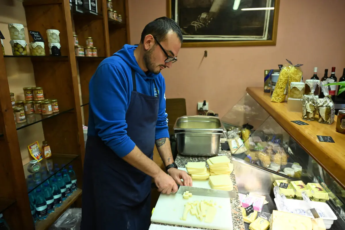 Cambio di proprietà per la Gastronomia di via Cattaneo