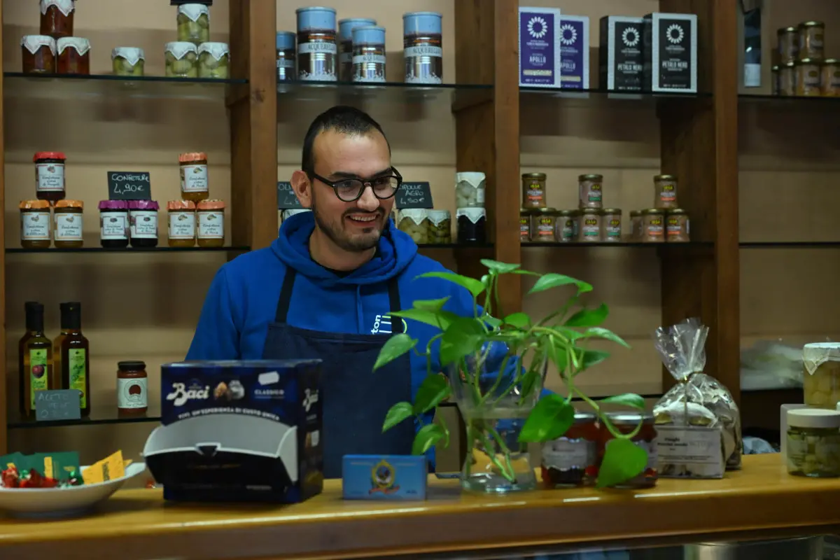 Cambio di proprietà per la Gastronomia di via Cattaneo