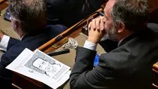 Una vignetta del senatore del Pd Filippo Sensi su Berlusconi durante il voto finale in Senato sul ddl sulla separazione delle carriere dei magistrati - Foto Ansa © www.giornaledibrescia.it