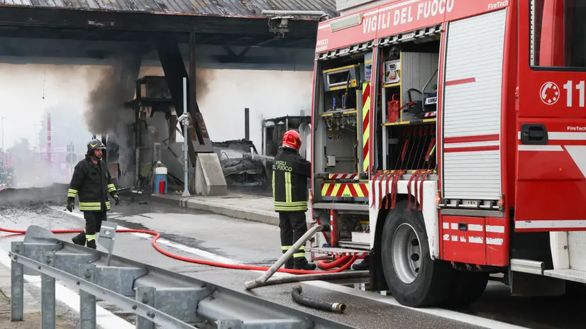 incendio casello autostradale Brescia sud, Brescia 30 ottobre 2025. Ansa Filippo Venezia